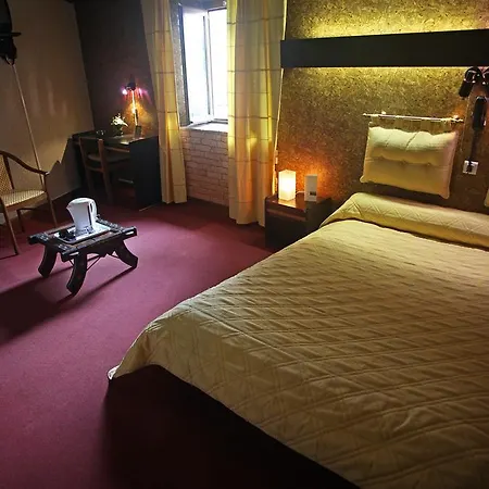 Logis Restaurant Du Peras Hotel