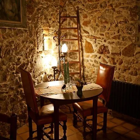 Hotel Logis Restaurant Du Peras 2*